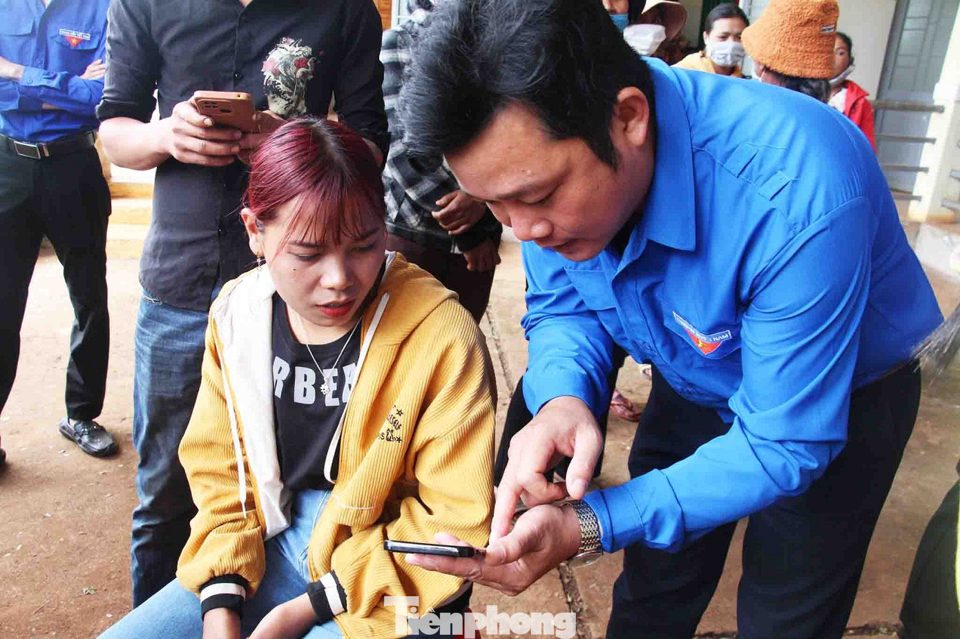 Người dân được hướng dẫn dịch vụ công trực tuyến