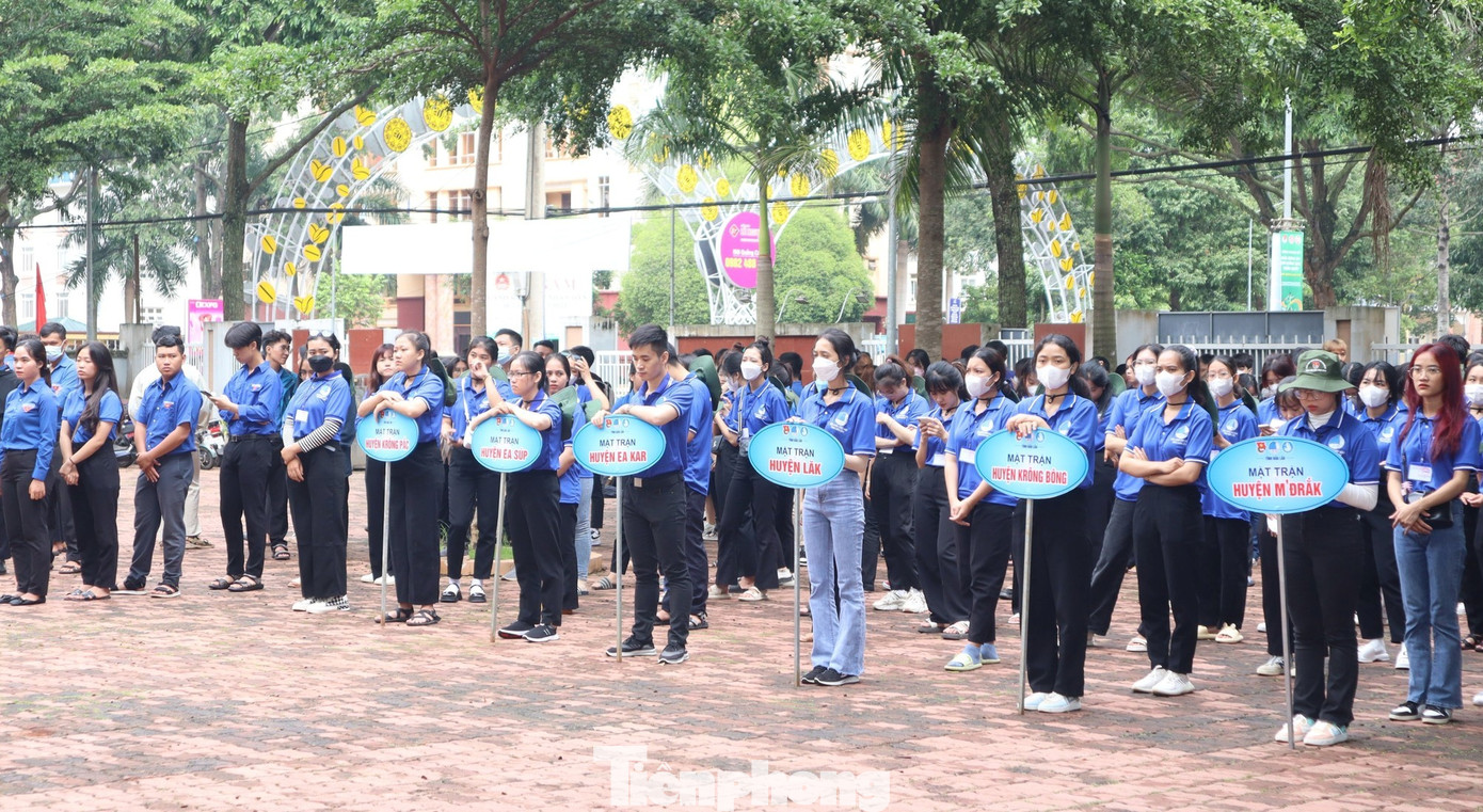 Đoàn viên, hội viên, thanh niên tham gia lễ ra quân Đoàn viên, hội viên, thanh niên tham gia lễ ra quân