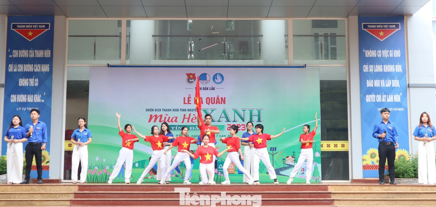 Nhiều tiết mục văn nghệ đặc sắc tại lễ ra quân Nhiều tiết mục văn nghệ đặc sắc tại lễ ra quân