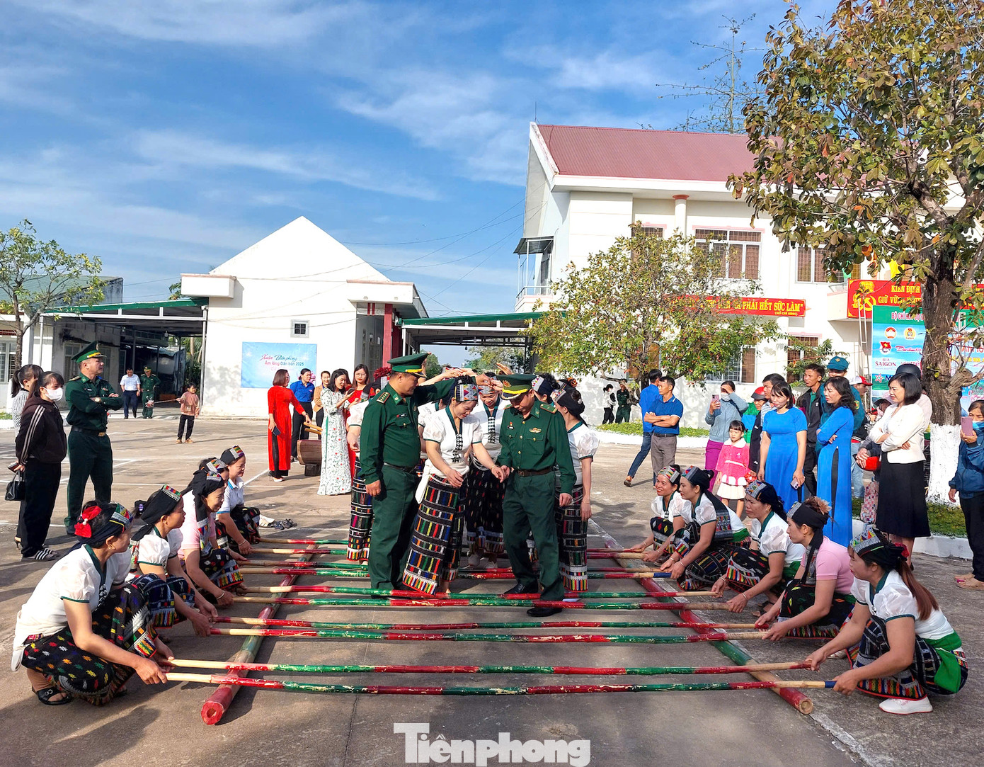 Ngày 4/1, Bộ Chỉ huy Bộ đội Biên phòng tỉnh Đắk Lắk phối hợp với các đơn vị tổ chức chương trình Xuân Biên phòng - Ấm lòng dân bản năm 2025, tại xã biên giới Ia Lốp (huyện Ea Súp).