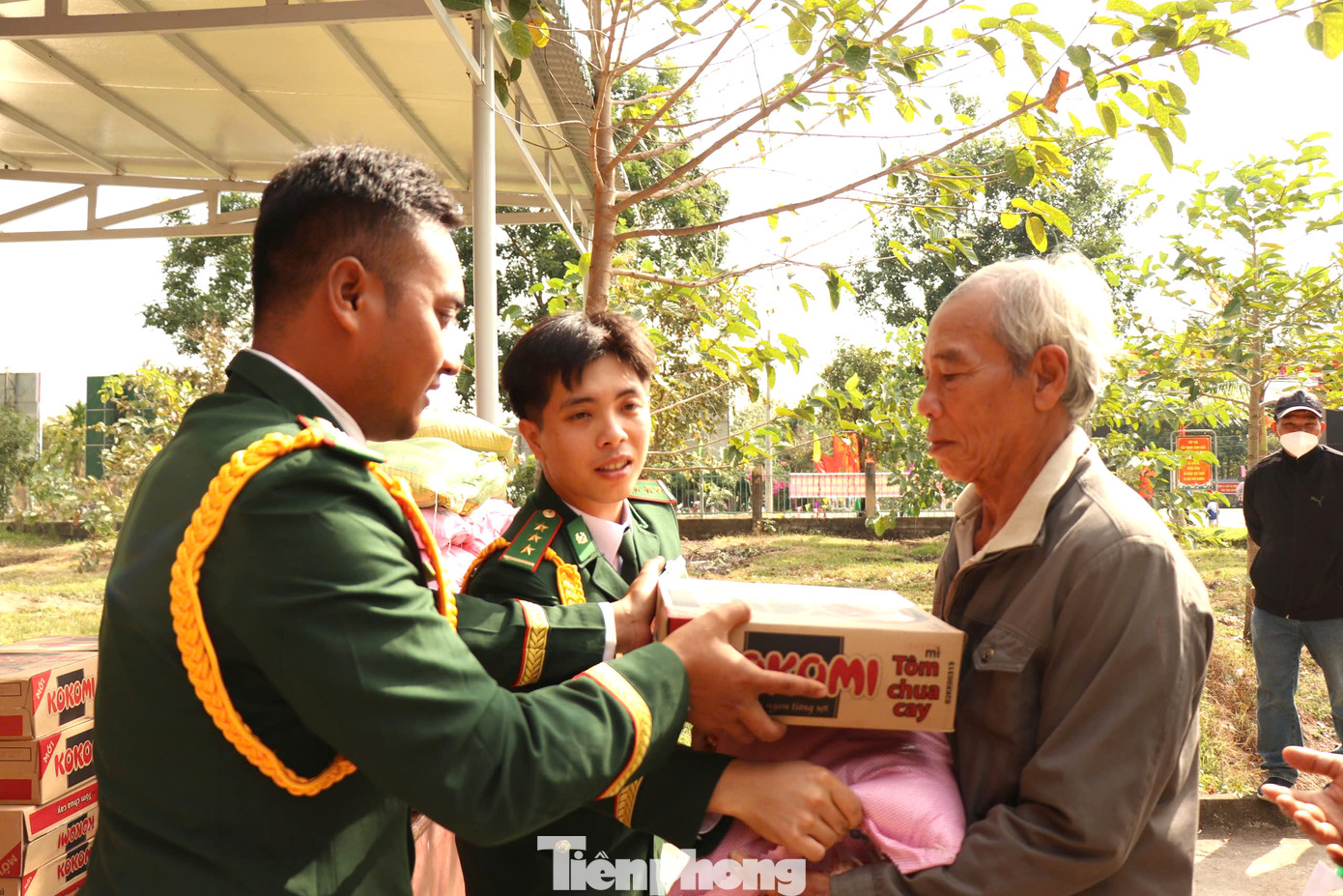 Thời gian qua, bộ đội biên phòng tỉnh đã triển khai nhiều chương trình như Con nuôi đồn biên phòng, Nâng bước em đến trường, Hũ gạo tình thương, Mái ấm biên cương...