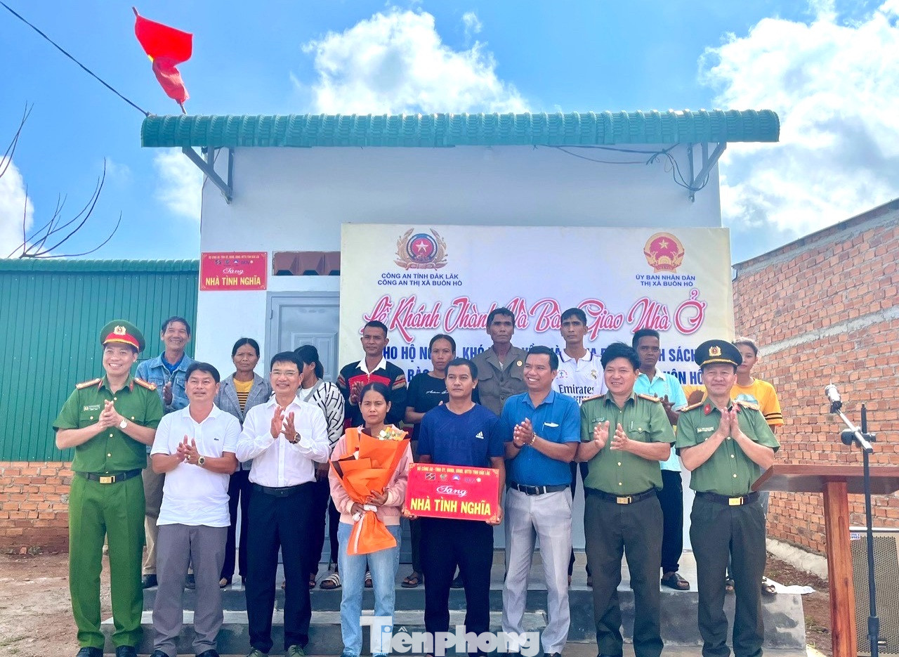 Lễ bàn giao nhà ở cho hộ nghèo, gia đình chính sách, hộ dân tộc thiểu số khó khăn về nhà ở Lễ bàn giao nhà ở cho hộ nghèo, gia đình chính sách, hộ dân tộc thiểu số khó khăn về nhà ở