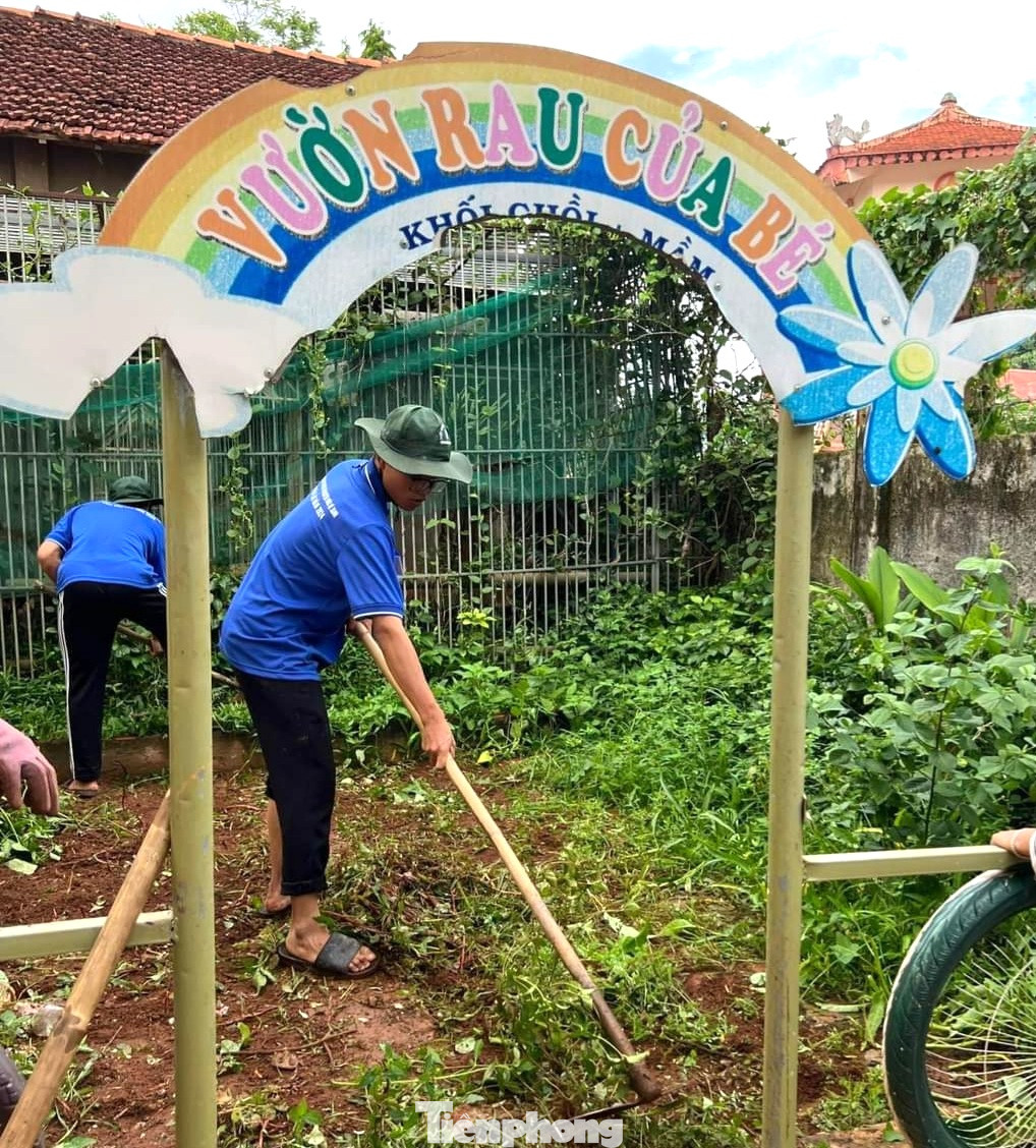 Trong thời gian từ ngày 17-22/7, đoàn sẽ thực hiện các hoạt động: Bê tông hóa sân trường, xây dựng tường rào, vẽ tranh tường, dọn vệ sinh môi trường, trao tặng thiết bị học tập, vui chơi cho học sinh tại một trường mẫu giáo trên địa bàn xã.