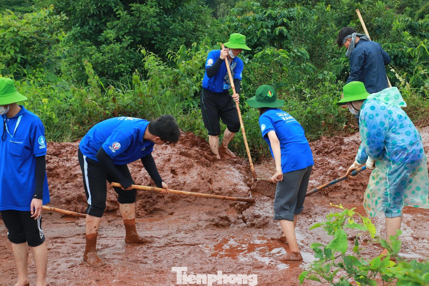Đội hình chia làm 2 đội, hoạt động tại 2 bon (buôn) trên địa bàn xã.