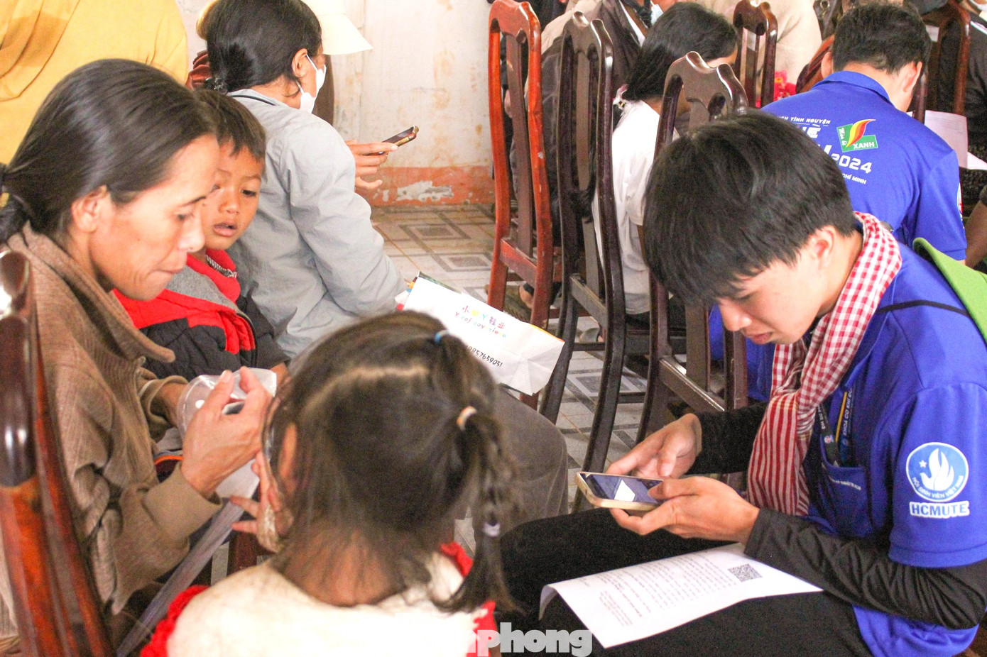 Trong thời gian qua, đội hình này phối hợp cùng Đoàn xã, Công an xã Quảng Trực tổ chức hoạt động tuyên truyền về định danh điện tử, hướng dẫn người dân cài đặt, sử dụng ứng dụng VNeID.