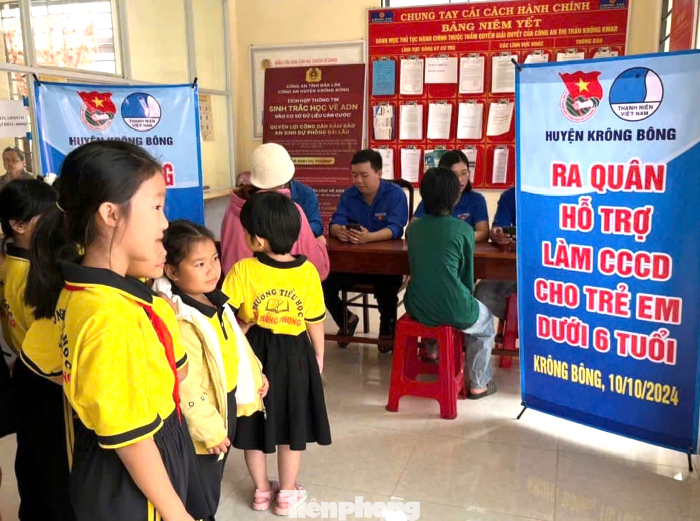 Bên cạnh đó, Đoàn chủ động cụ thể hóa “chuyển đổi số” thành mô hình, giải pháp, công trình, phần việc của đoàn viên thanh niên, nhất là các hoạt động hỗ trợ nhân dân về dịch vụ công trực tuyến, thanh toán điện tử, định danh điện tử…