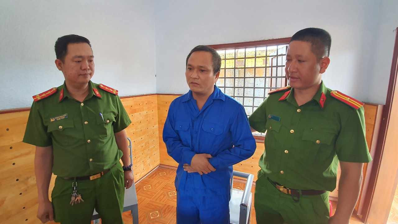 Đối tượng Phạm Thế Uyên tại cơ quan công an Đối tượng Phạm Thế Uyên tại cơ quan công an