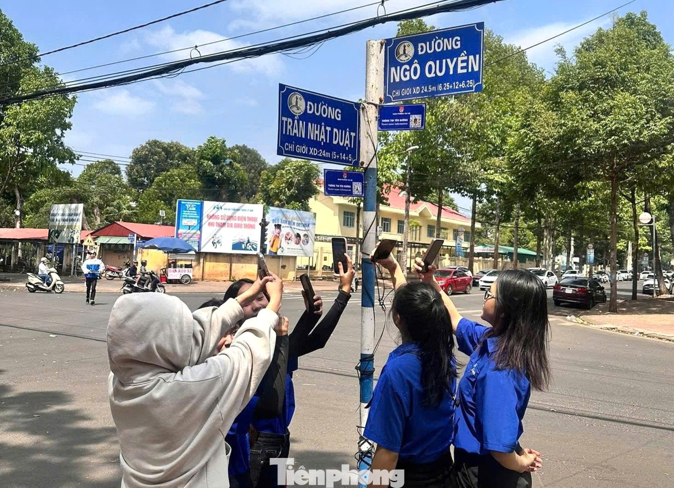 Các mã QR này tích hợp cơ sở dữ liệu về tên đường, tiểu sử mà đường mang tên, vị trí địa lý, chiều dài… được trích xuất từ nguồn dữ liệu của các trang thông tin điện tử chính thống, bảo đảm cung cấp nguồn tin chính xác.