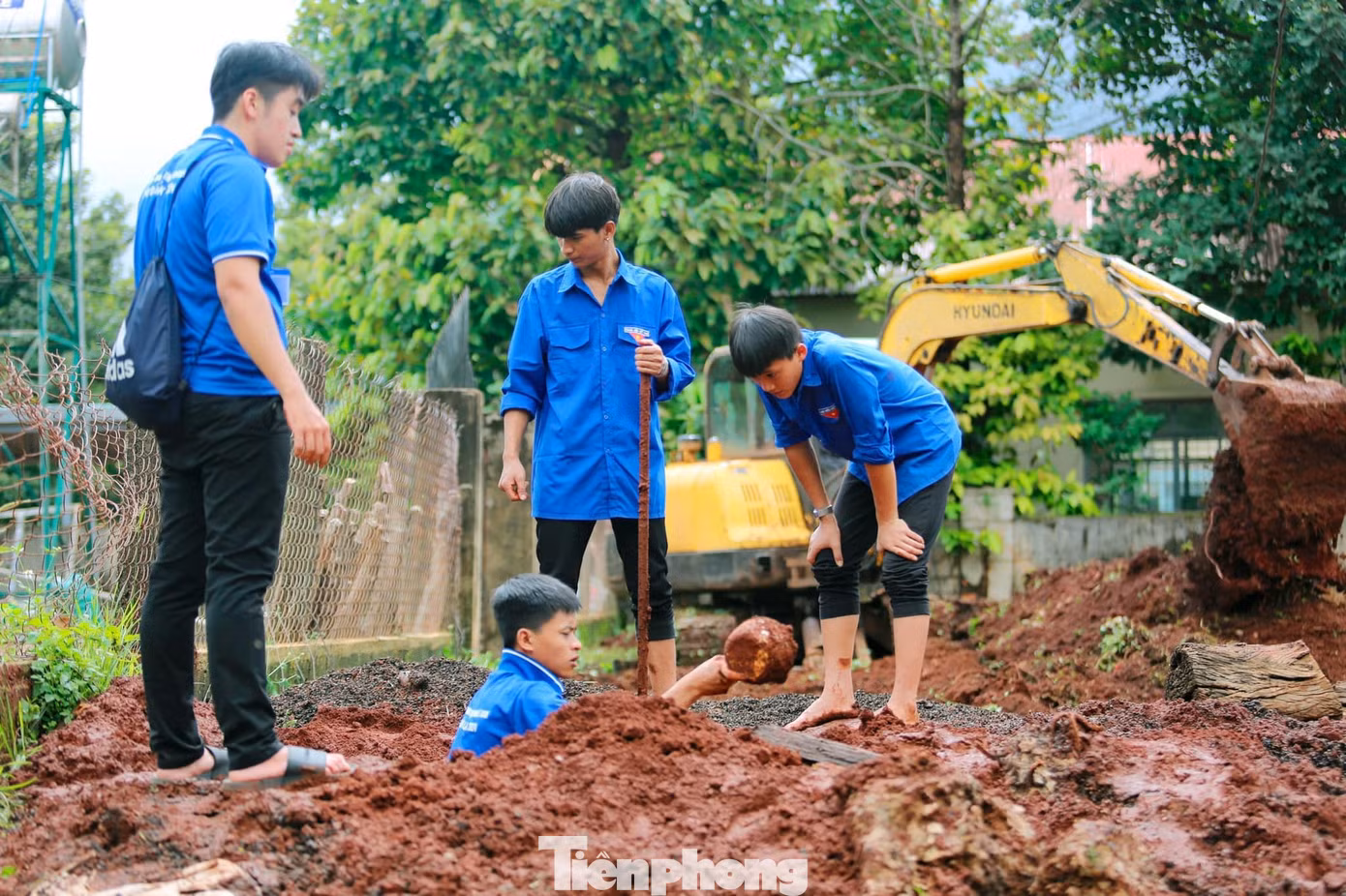 Tình nguyện viên thực hiện nhiều công trình, phần việc