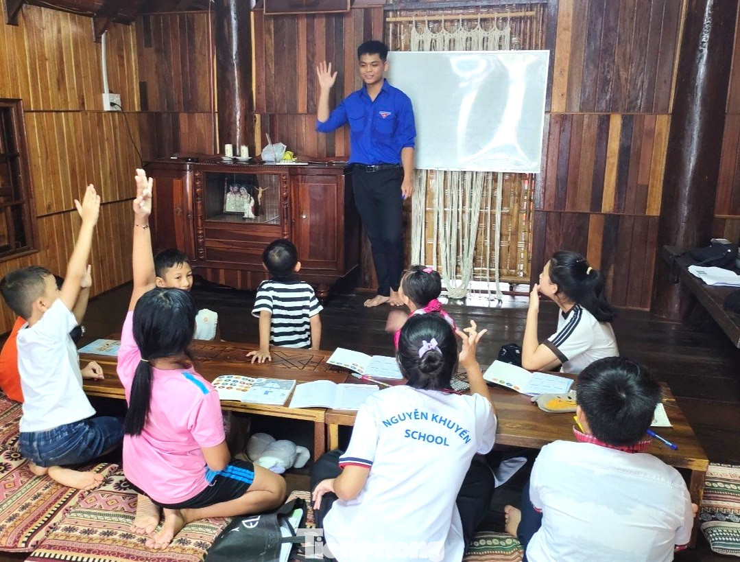Lớp học tiếng Anh thu hút thanh, thiếu nhi tham gia