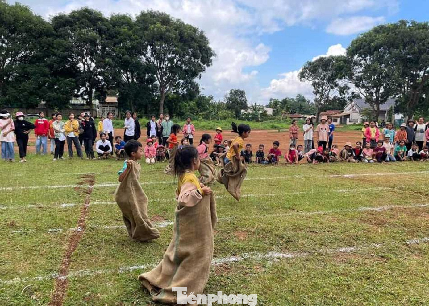Các em đội viên, thiếu niên, nhi đồng đã được tham gia các hoạt động bổ ích, các trò chơi dân gian, trò chơi vận động, trải nghiệm hoạt động hấp dẫn và phù hợp với lứa tuổi. Các em đội viên, thiếu niên, nhi đồng đã được tham gia các hoạt động bổ ích, các trò chơi dân gian, trò chơi vận động, trải nghiệm hoạt động hấp dẫn và phù hợp với lứa tuổi.