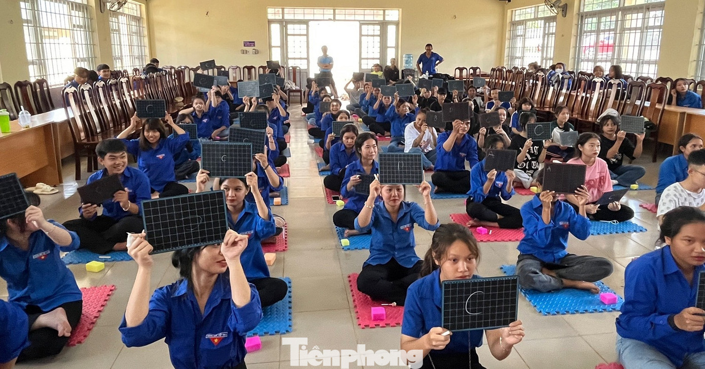 Đoàn phường An Bình (thị xã Buôn Hồ) tổ chức thực hành kỹ năng giải ô chữ, câu hỏi nhanh về đoàn hội đội, pháp luật. Hội thi Rung chuông vàng tìm hiểu pháp luật và Nghị quyết Đại hội Đoàn toàn quốc lần thứ XII, nhiệm kỳ 2022-2027. Đoàn phường An Bình (thị xã Buôn Hồ) tổ chức thực hành kỹ năng giải ô chữ, câu hỏi nhanh về đoàn hội đội, pháp luật. Hội thi Rung chuông vàng tìm hiểu pháp luật và Nghị quyết Đại hội Đoàn toàn quốc lần thứ XII, nhiệm kỳ 2022-2027.