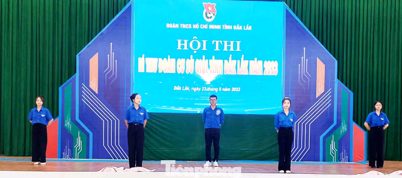 Các thí sinh trải qua 2 phần thi