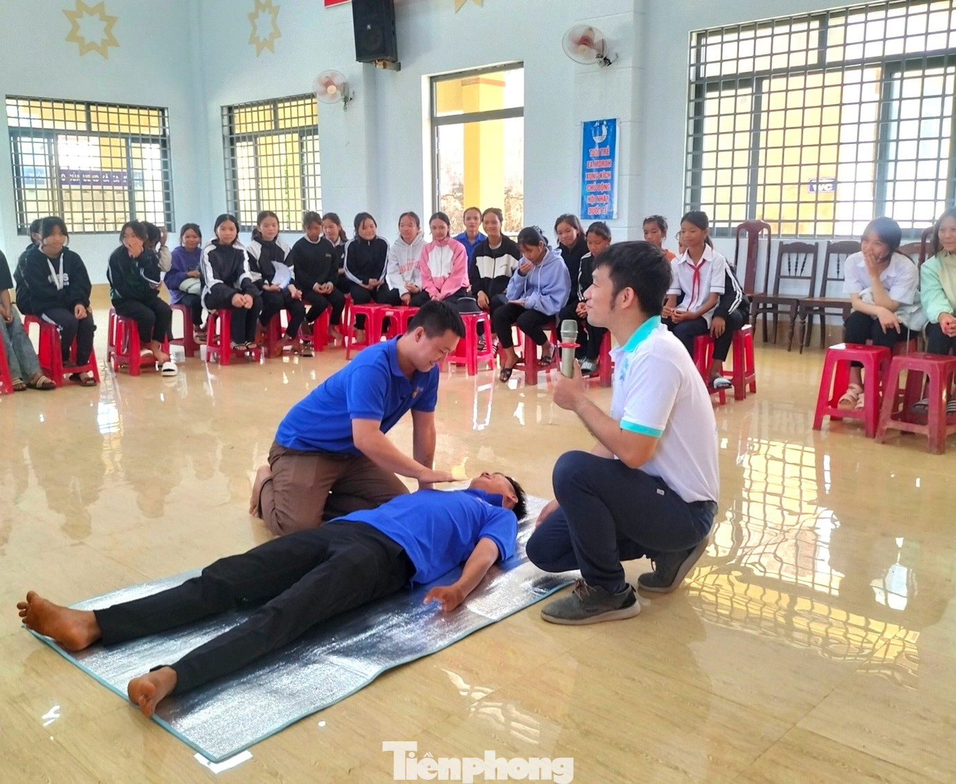 Tuổi trẻ huyện Cư M’gar tích cực tuyên truyền phổ biến kiến thức, kỹ năng phòng ngừa tai nạn thương tích.