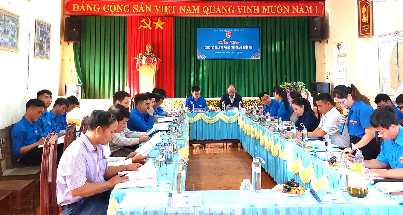 Đoàn công tác Trung ương Đoàn kiểm tra công tác đoàn và phong trào thanh thiếu nhi tại các xã của huyện Cư M'gar.