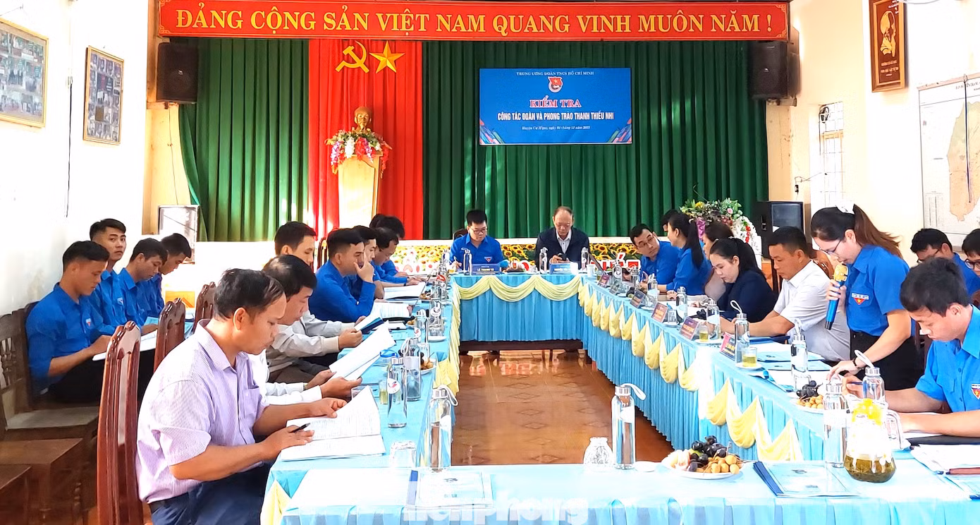 Đoàn công tác Trung ương Đoàn kiểm tra công tác đoàn và phong trào thanh thiếu nhi tại các xã của huyện Cư M'gar.