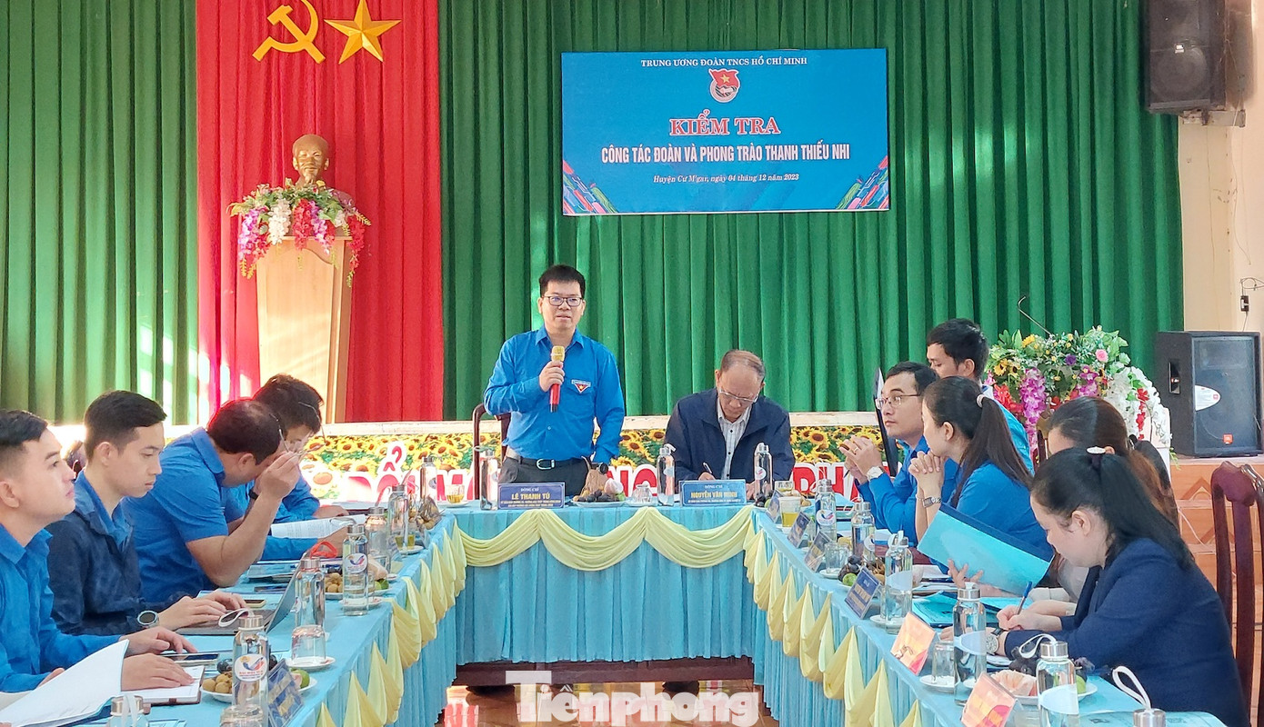 Anh Lê Thanh Tú - UVBTV, Trưởng Ban TNXP Trung ương Đoàn, Chỉ huy trưởng Lực lượng TNXP Trung ương chia sẻ tại buổi làm việc