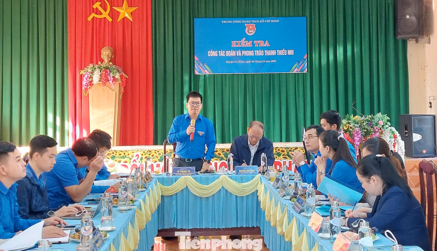 Anh Lê Thanh Tú - UVBTV, Trưởng Ban TNXP Trung ương Đoàn, Chỉ huy trưởng Lực lượng TNXP Trung ương chia sẻ tại buổi làm việc