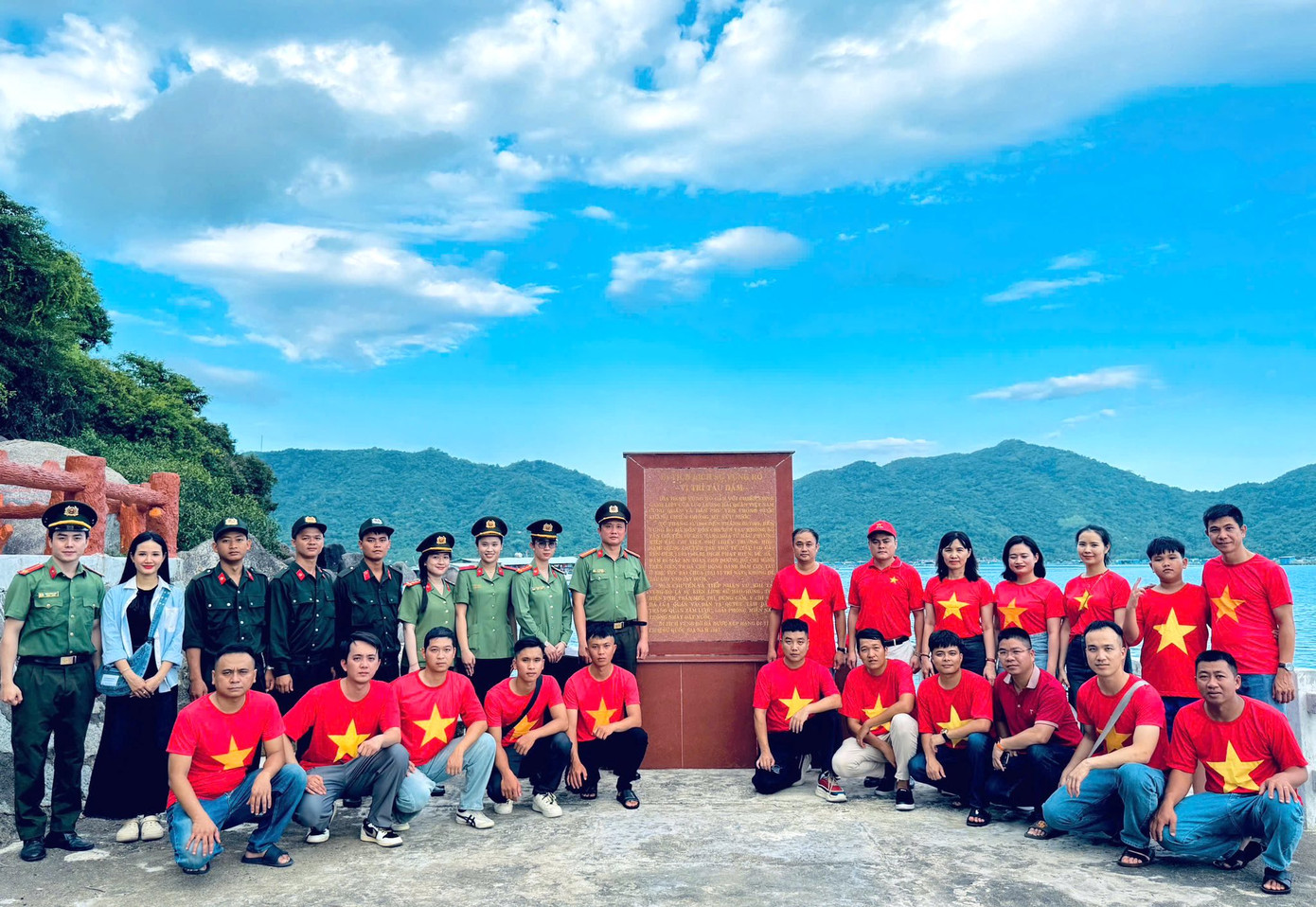 Hành trình về nguồn của tuổi trẻ công an