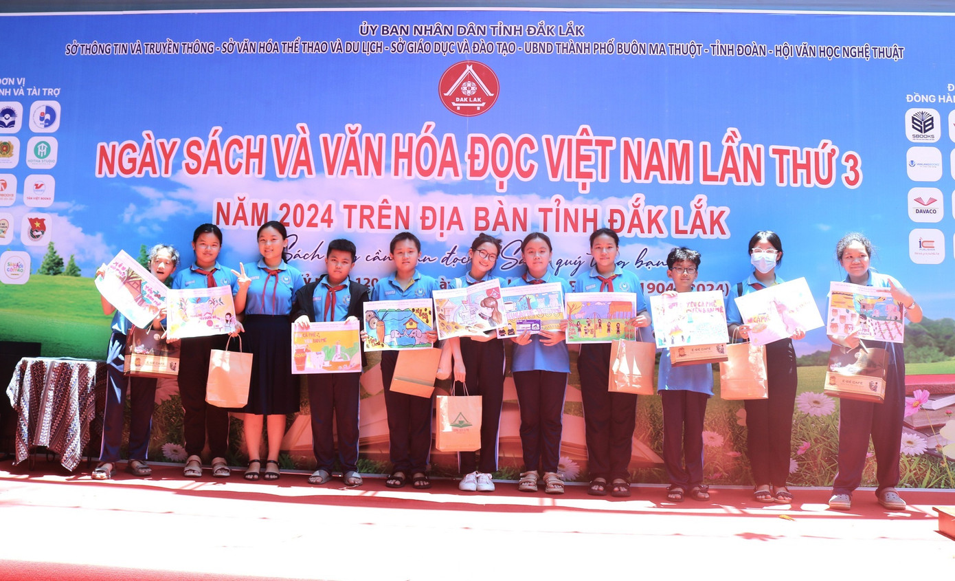 Những tác phẩm đủ tiêu chuẩn sẽ được lựa chọn triển lãm tại đường sách cà phê Buôn Ma Thuột trong suốt thời gian diễn ra sự kiện “Ngày sách và Văn hóa đọc Việt Nam tỉnh Đắk Lắk năm 2024” từ 5-7/4/2024.