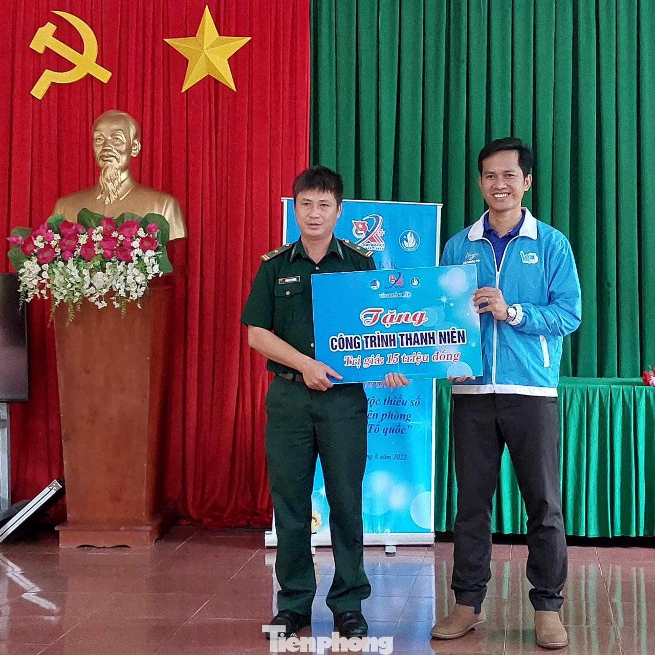 Tỉnh Đoàn Đắk Lắk tặng công trình thanh niên cho đồn biên phòng