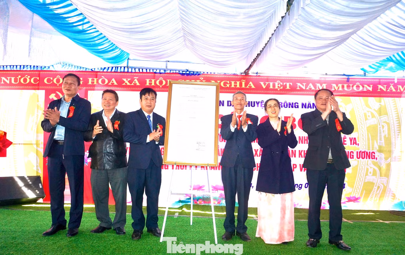 Lễ công bố quyết định của Thủ tướng Chính phủ công nhận xã Dliê Ya là xã An toàn khu.