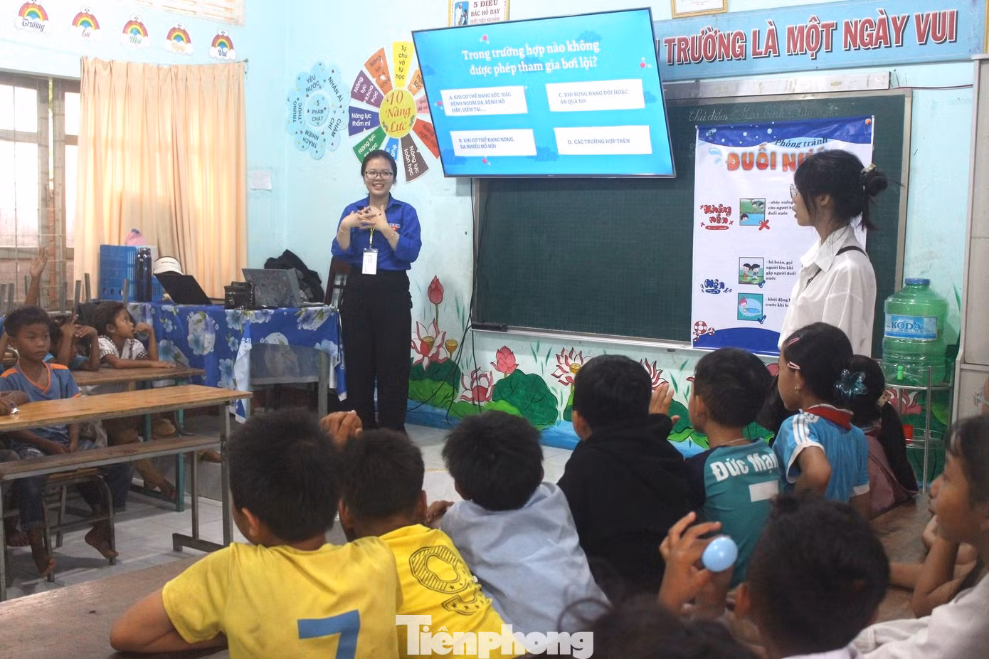 Qua đó, tạo môi trường thiện nguyện, đưa các bạn sinh viên đến gần với cuộc sống của các hộ gia đình vùng sâu vùng xa.
