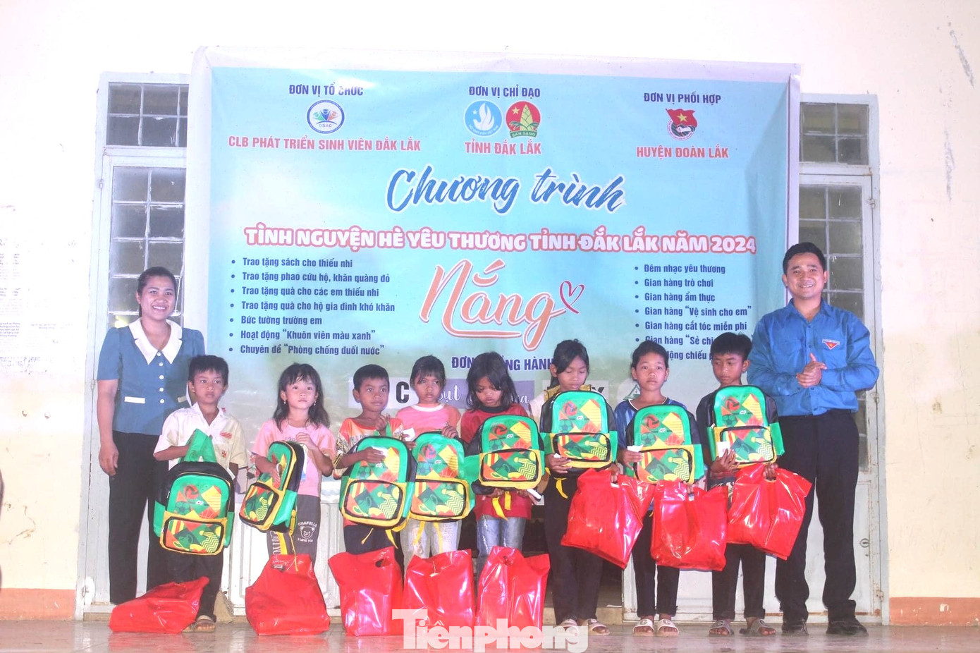 Sau khi hoàn tất 2 giai đoạn: Gieo nắng và Gặt nắng, sẽ đến giai đoạn “Gửi nắng: Mang quà về buôn”. Mới đây, Hội Sinh viên Việt Nam tỉnh, Câu Lạc bộ Phát triển sinh viên Đắk Lắk tổ chức chương trình Tình nguyện hè yêu thương tỉnh Đắk Lắk năm 2024 tại buôn M'Liêng (xã Đắk Liêng, huyện Lắk).