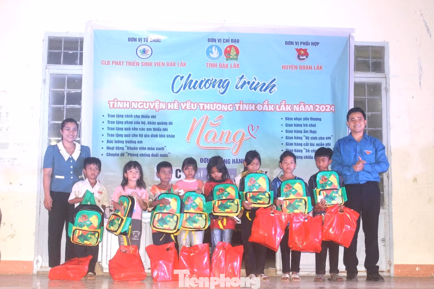 Sau khi hoàn tất 2 giai đoạn: Gieo nắng và Gặt nắng, sẽ đến giai đoạn “Gửi nắng: Mang quà về buôn”. Mới đây, Hội Sinh viên Việt Nam tỉnh, Câu Lạc bộ Phát triển sinh viên Đắk Lắk tổ chức chương trình Tình nguyện hè yêu thương tỉnh Đắk Lắk năm 2024 tại buôn M'Liêng (xã Đắk Liêng, huyện Lắk).