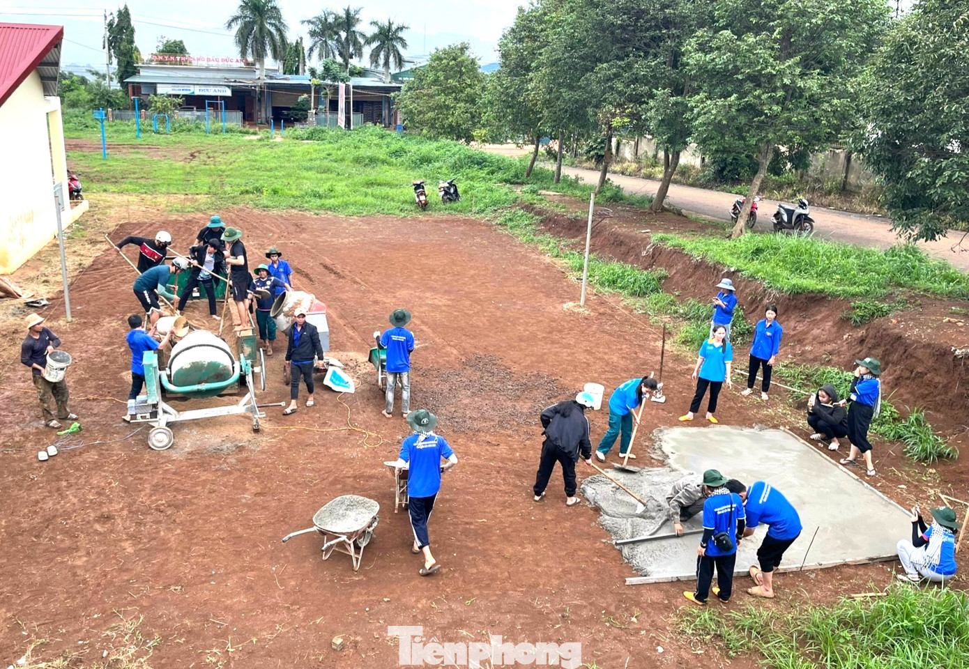 Hoạt động tình nguyện là một trong những tiêu chí của sinh viên 5 tốt Hoạt động tình nguyện là một trong những tiêu chí của sinh viên 5 tốt