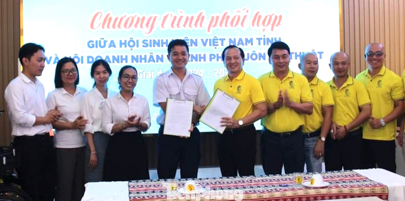 Chương trình ký kết thoả thuận hợp tác đồng hành, hỗ trợ, phát huy sinh viên đạt danh hiệu “Sinh viên 5 tốt” cấp tỉnh, cấp trung ương sau tuyên dương. Chương trình ký kết thoả thuận hợp tác đồng hành, hỗ trợ, phát huy sinh viên đạt danh hiệu “Sinh viên 5 tốt” cấp tỉnh, cấp trung ương sau tuyên dương.