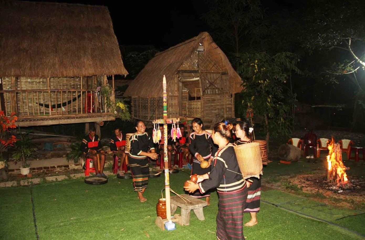 Du khách được trải nghiệm văn hóa của người dân tộc M'nông huyện Lắk