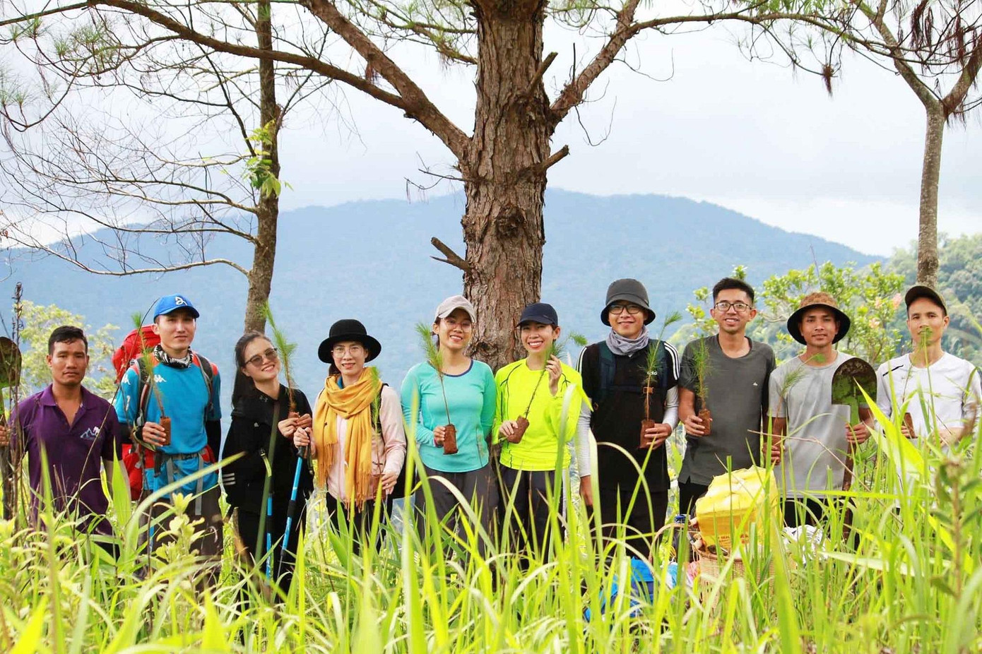 Mô hình du lịch leo núi kết hợp trồng cây của thanh niên huyện Lắk