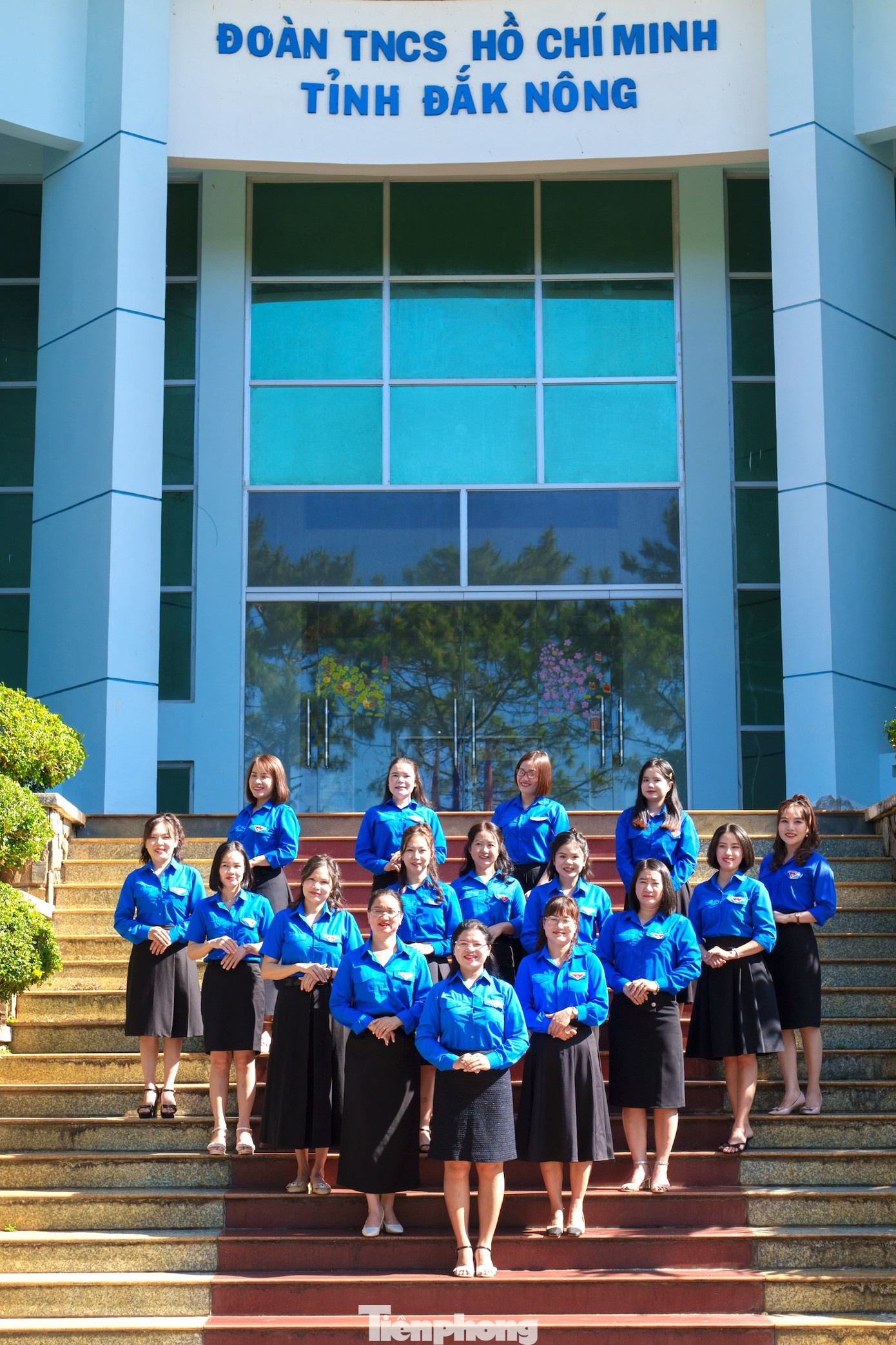 Trong công việc thường ngày, tại nơi công tác, cán bộ đoàn, đoàn viên thanh niên Tỉnh Đoàn Đắk Nông toả sáng trong màu áo xanh thanh niên.