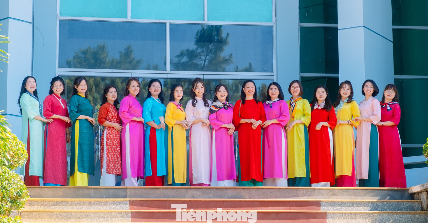 Trong những ngày qua, các nữ cán bộ Đoàn, đoàn viên thanh niên trên địa bàn tỉnh Đắk Nông, đã đồng loạt triển khai hưởng ứng 8/3 với không khí vui tươi tại nơi công tác, học tập, sinh sống.