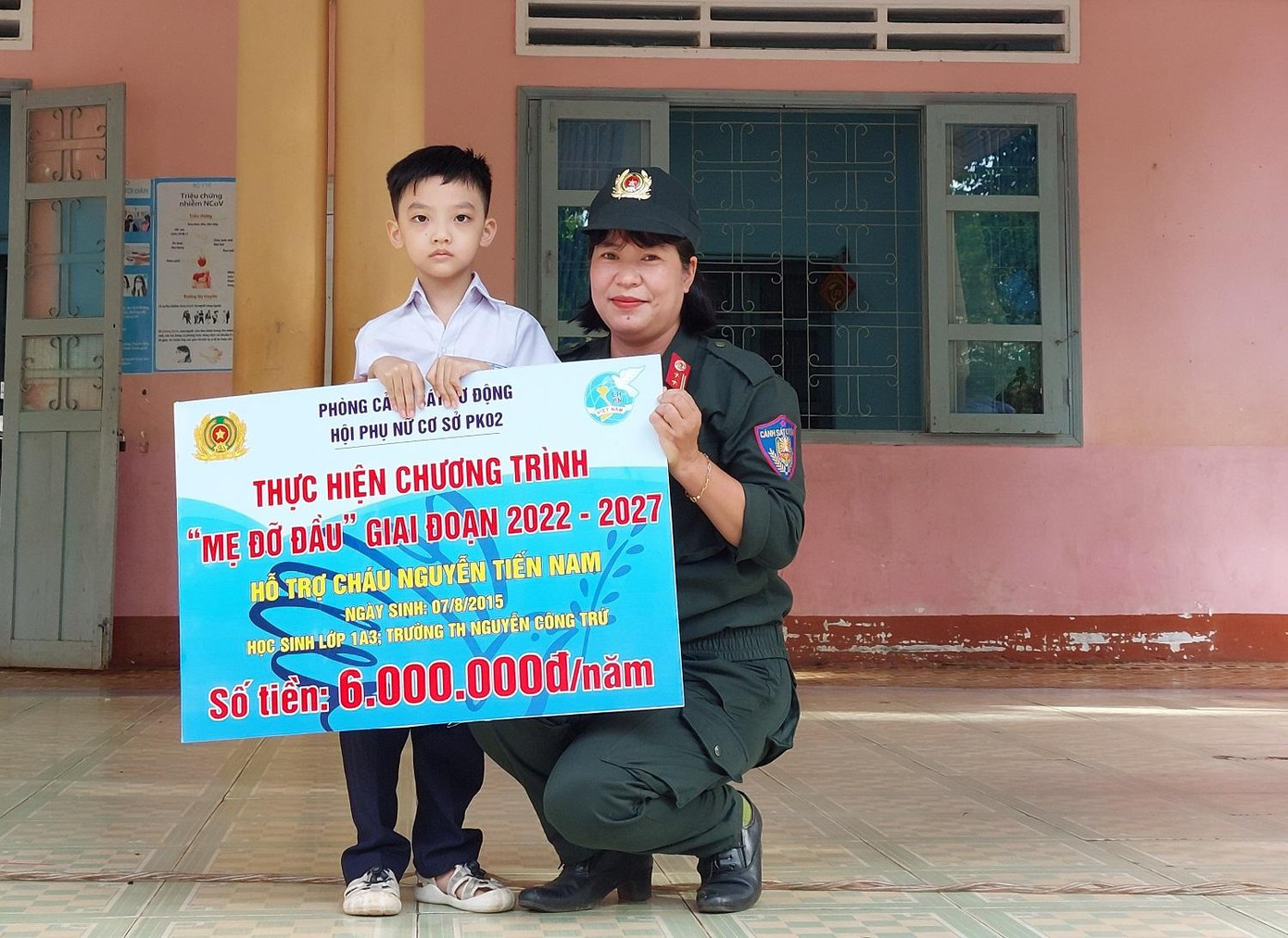 Trung tá Mai Thị Thanh Thủy động viên em Nam Trung tá Mai Thị Thanh Thủy động viên em Nam