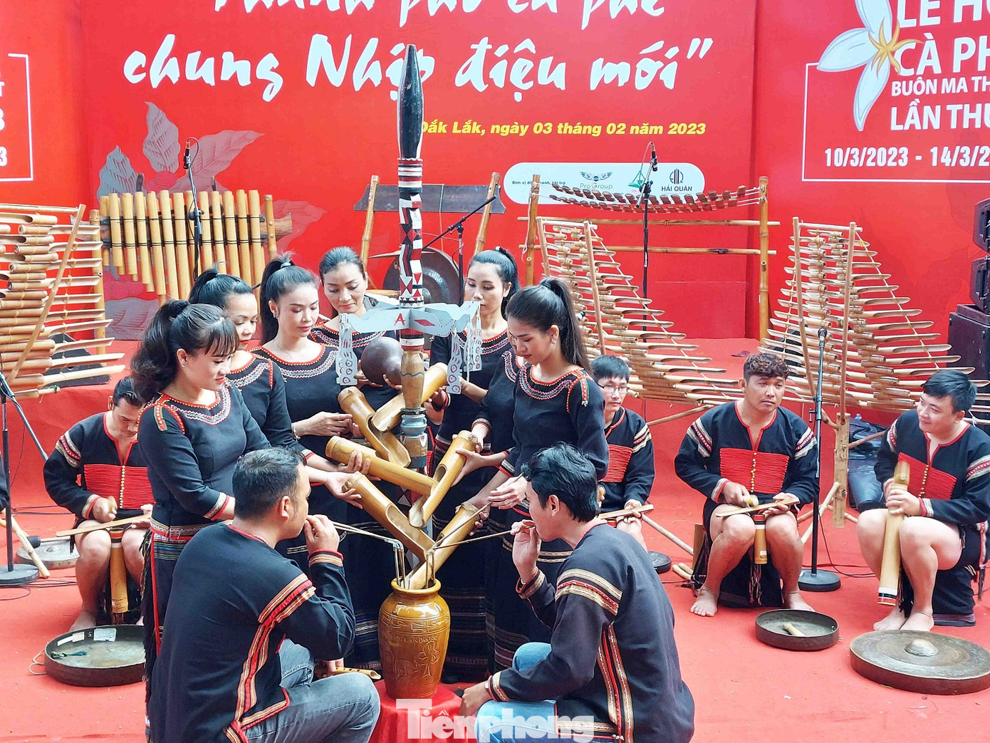 Ngày thơ còn là sự hòa quyện giữa văn hóa dân tộc Tây Nguyên cùng hoạt động văn học nghệ thuật.