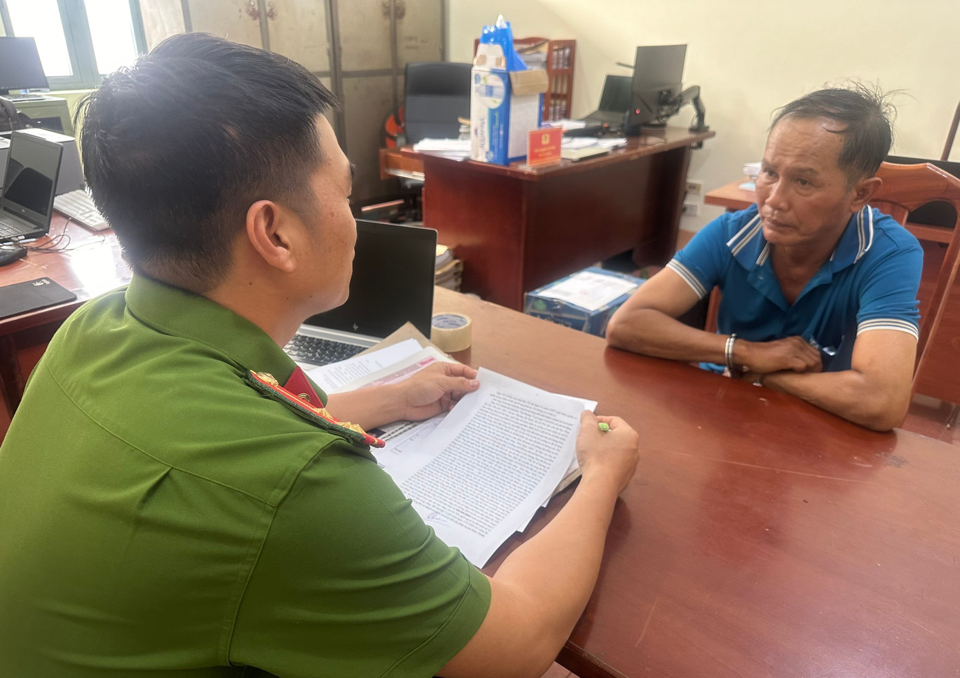 Đối tượng Nguyễn Văn Thình tại cơ quan công an