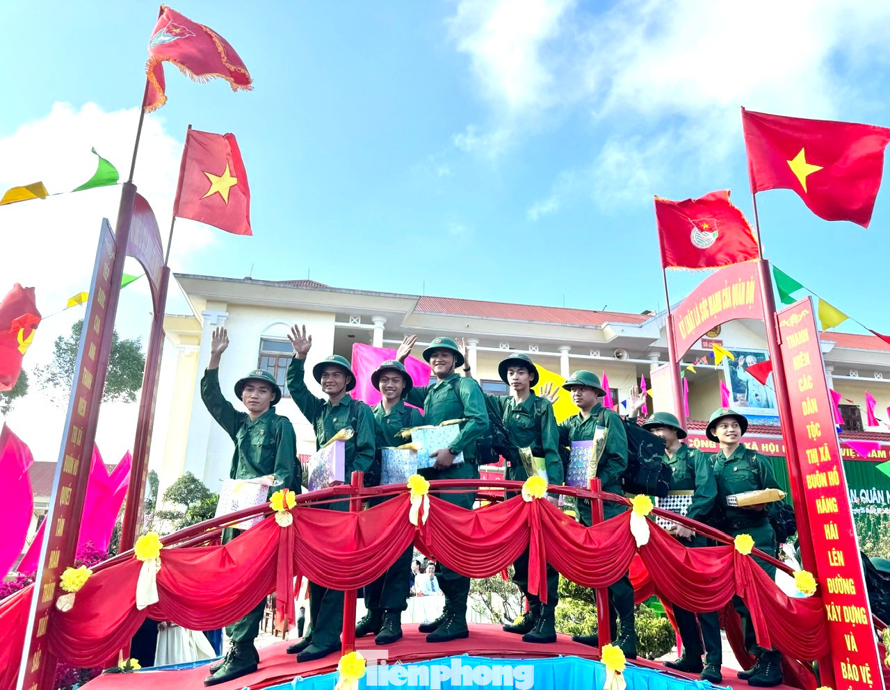 Ngày 25/2, cùng với 30 tỉnh, thành trên cả nước, tỉnh Đắk Lắk có 3.026 công dân lên đường nhập ngũ thực hiện nhiệm vụ. Theo hội đồng tuyển quân tỉnh Đắk Lắk, các công dân nhập ngũ đợt này có sức khỏe tốt, học vấn cao, đủ tiêu chuẩn tham gia trong lực lượng vũ trang.