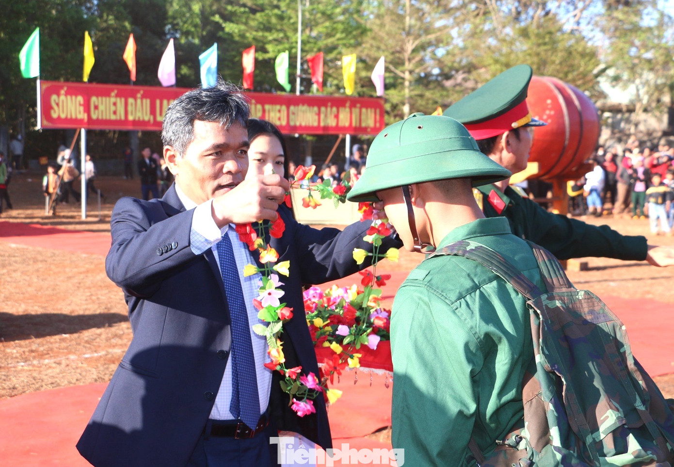 Hoà chung không khí cùng với thanh niên trên toàn quốc, 2.847 thanh niên tỉnh Gia Lai lên đường thực hiện nghĩa vụ quân sự. Trong số thanh niên Gia Lai lên đường nhập ngũ năm nay có 59% người dân tộc thiểu số, 479 người có đơn xin tình nguyện thực hiện nghĩa vụ quân sự, 72 người có trình độ đại học, cao đẳng.