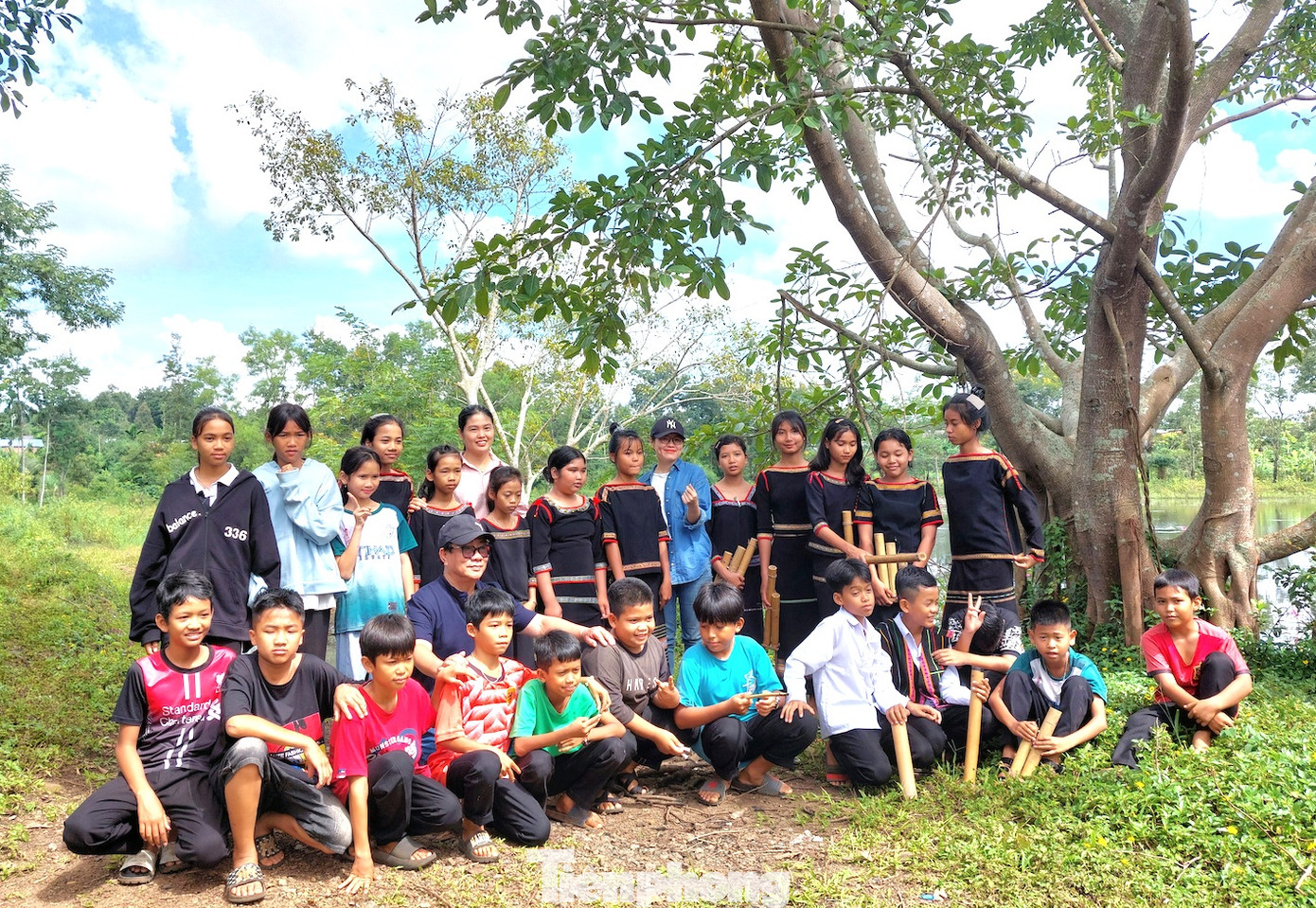 Lớp học thu hút nhiều học sinh người Ê đê và cả giáo viên tham gia