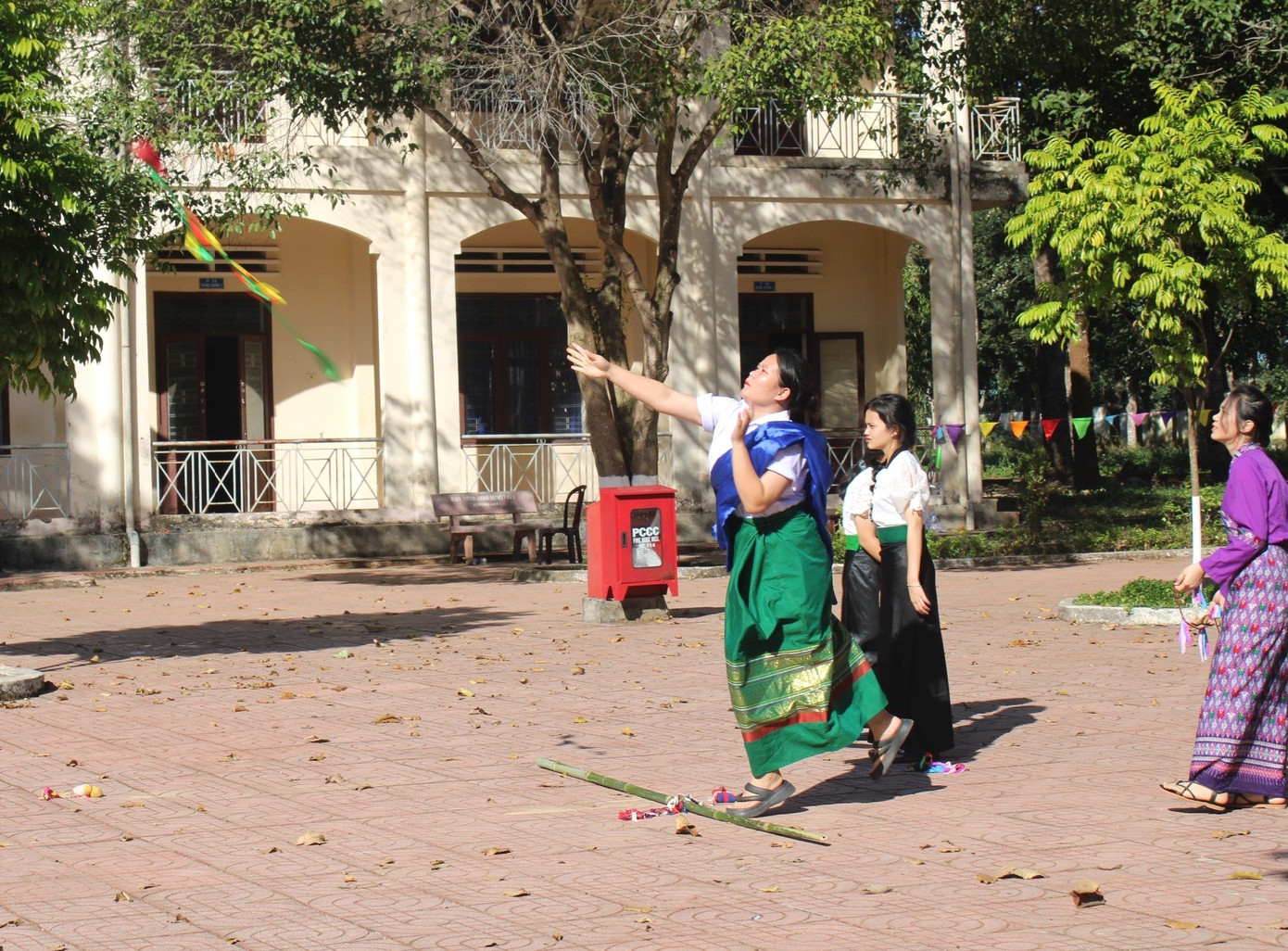 Trò chơi ném còn Trò chơi ném còn