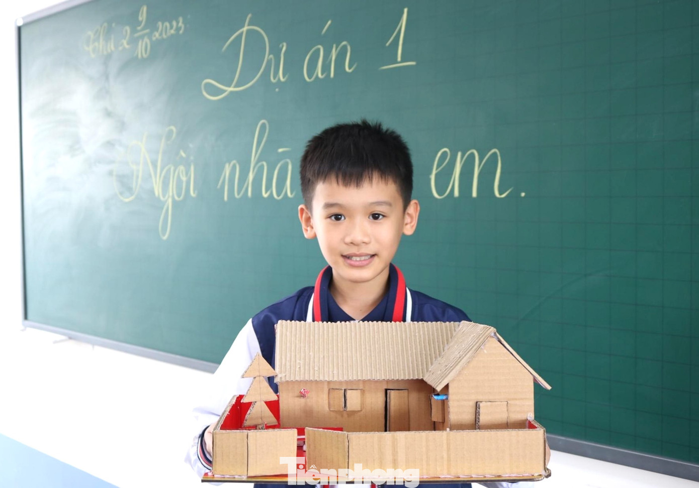 Mô hình ngôi nhà từ vỏ thùng sữa Mô hình ngôi nhà từ vỏ thùng sữa