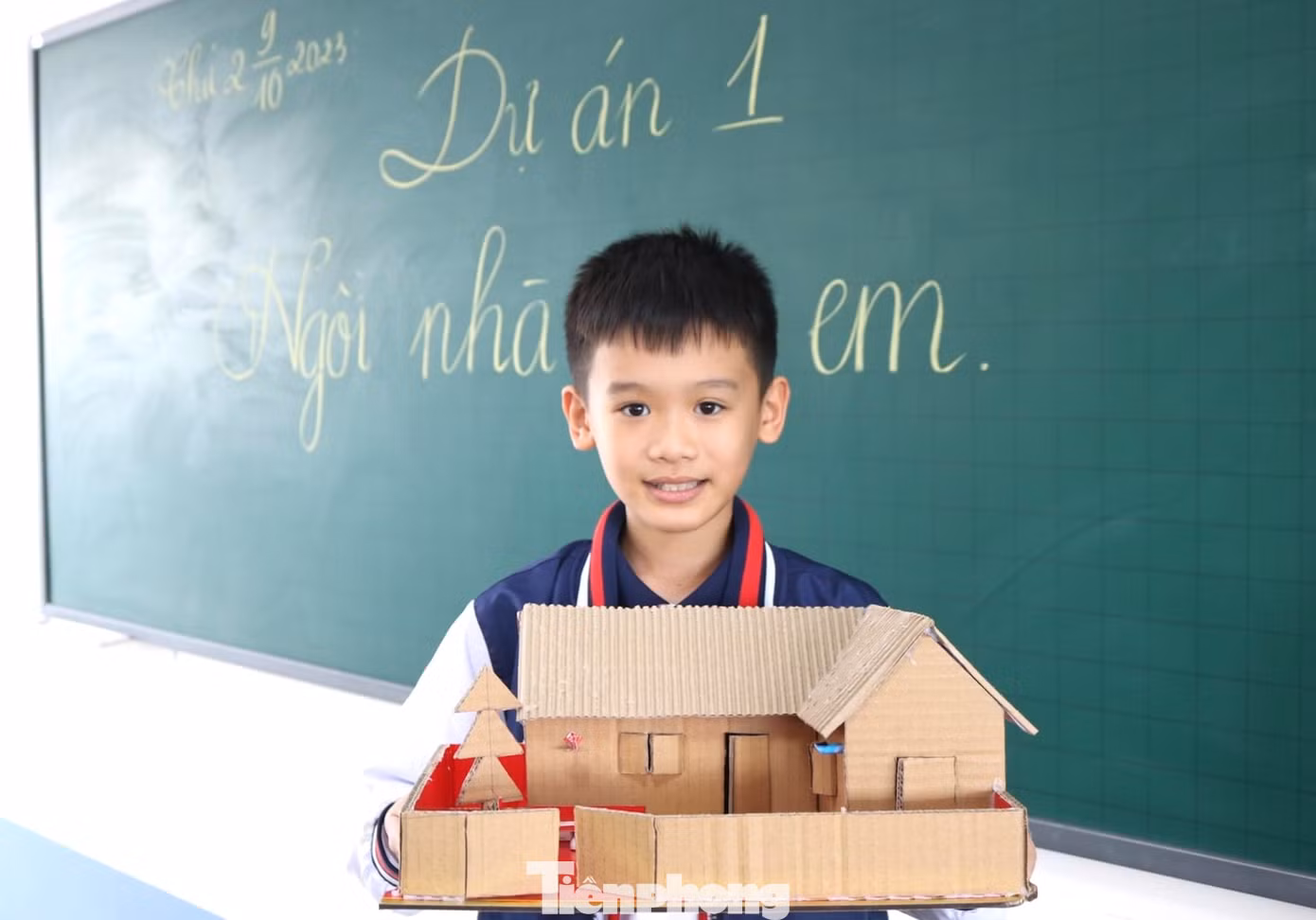 Mô hình ngôi nhà từ vỏ thùng sữa