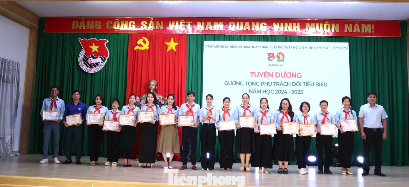 Những Tổng phụ trách Đội tiêu biểu được tuyên dương Những Tổng phụ trách Đội tiêu biểu được tuyên dương