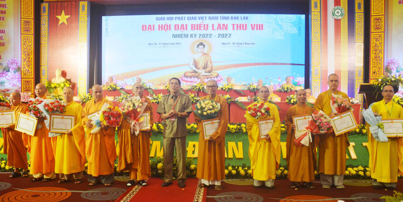 Cá nhân, tập thể nhận bằng khen của Chủ tịch UBND tỉnh Cá nhân, tập thể nhận bằng khen của Chủ tịch UBND tỉnh