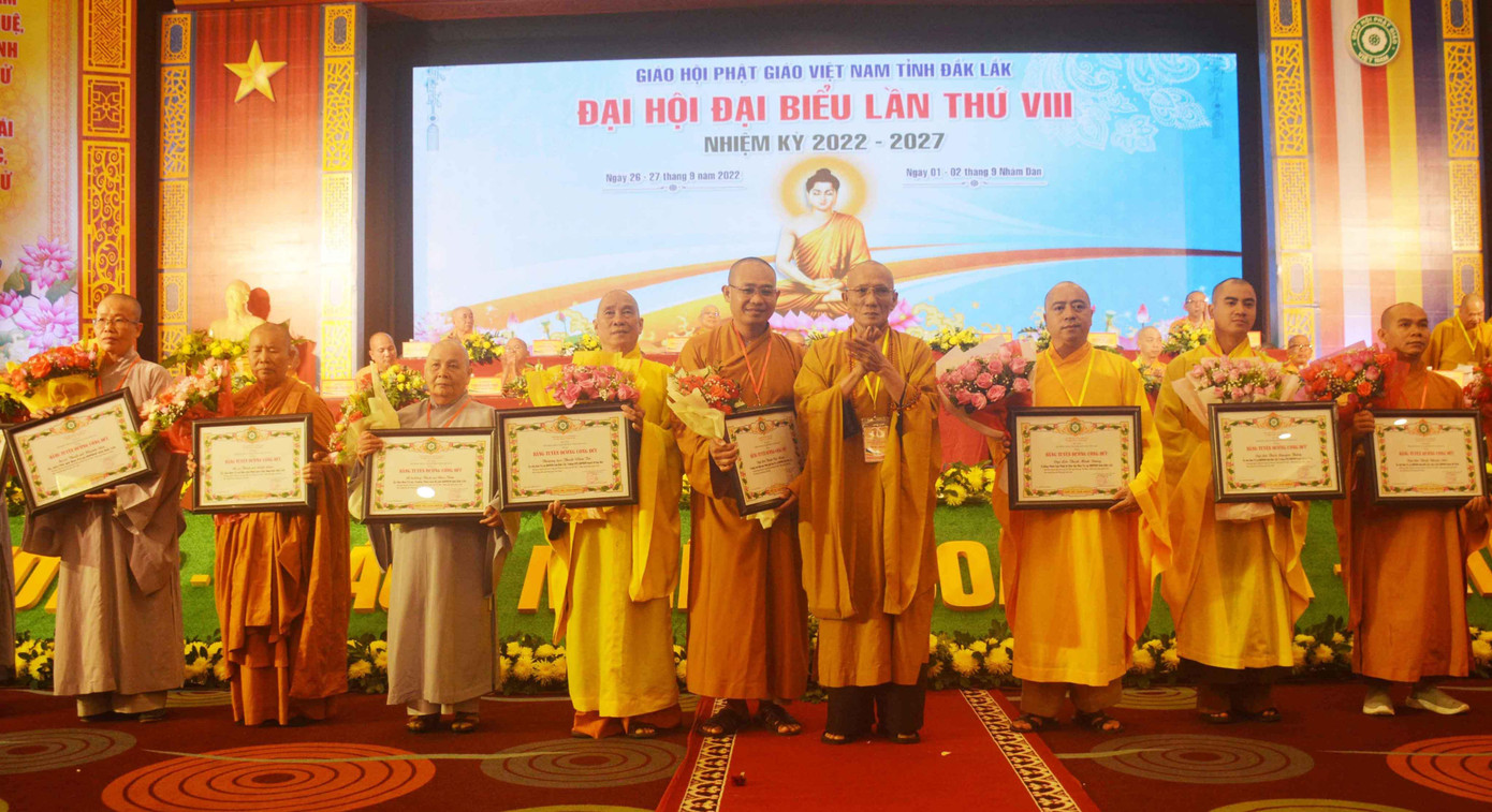 Các cá nhân nhận bằng tuyên dương công đức của Trung ương giáo hội phật giáo Việt Nam Các cá nhân nhận bằng tuyên dương công đức của Trung ương giáo hội phật giáo Việt Nam