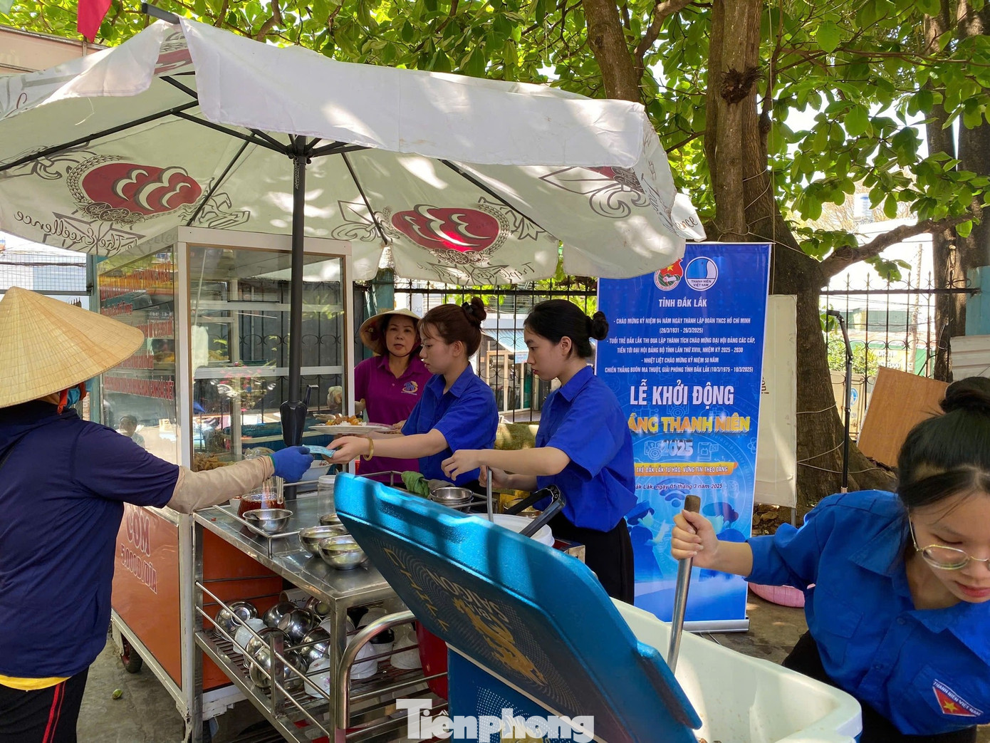 Đoàn triển khai hoạt động tình nguyện tại bếp cơm xã hội.