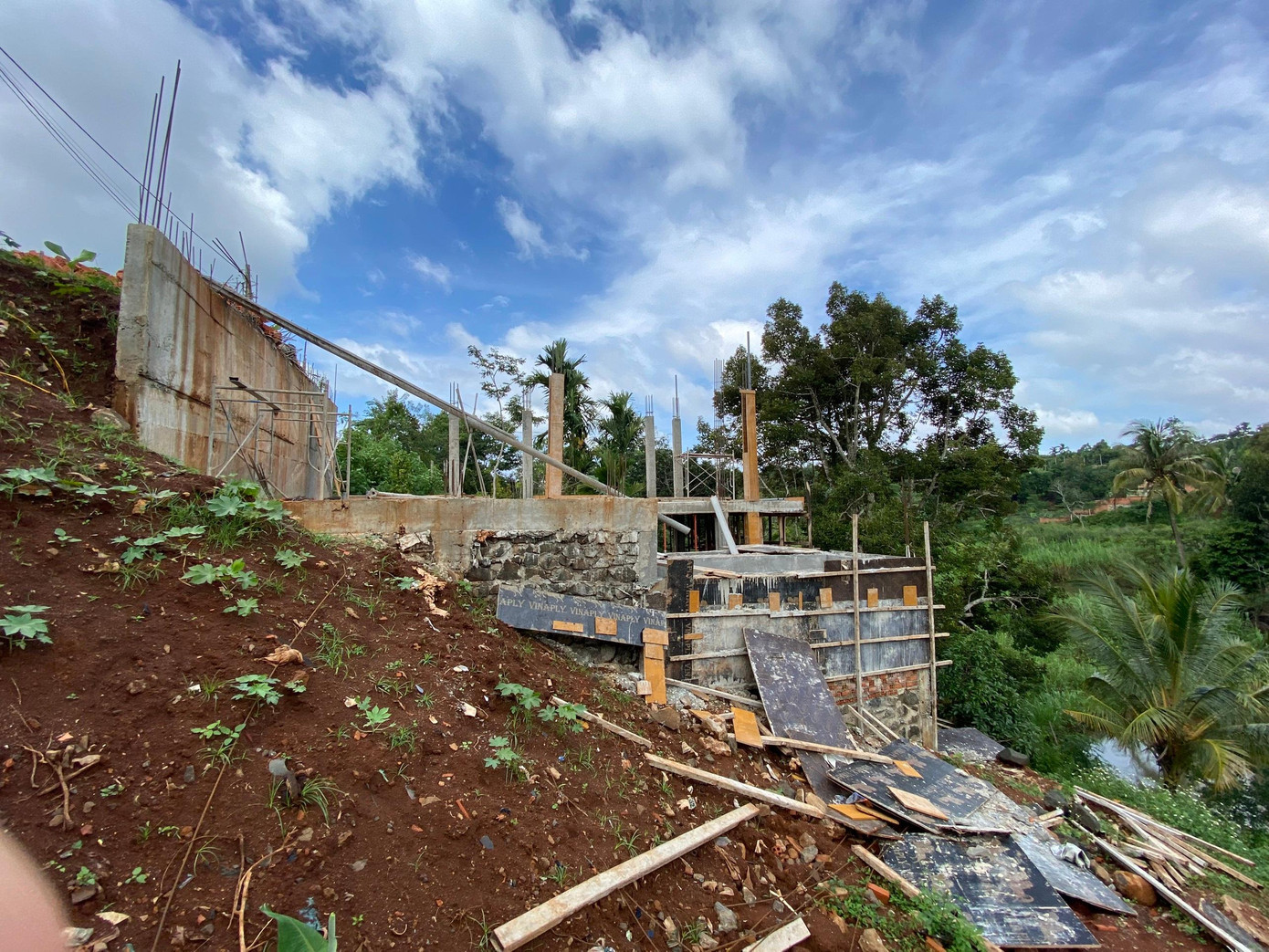 Đơn vị thi công đã hoàn thiện xong phần móng của một căn biệt thự.