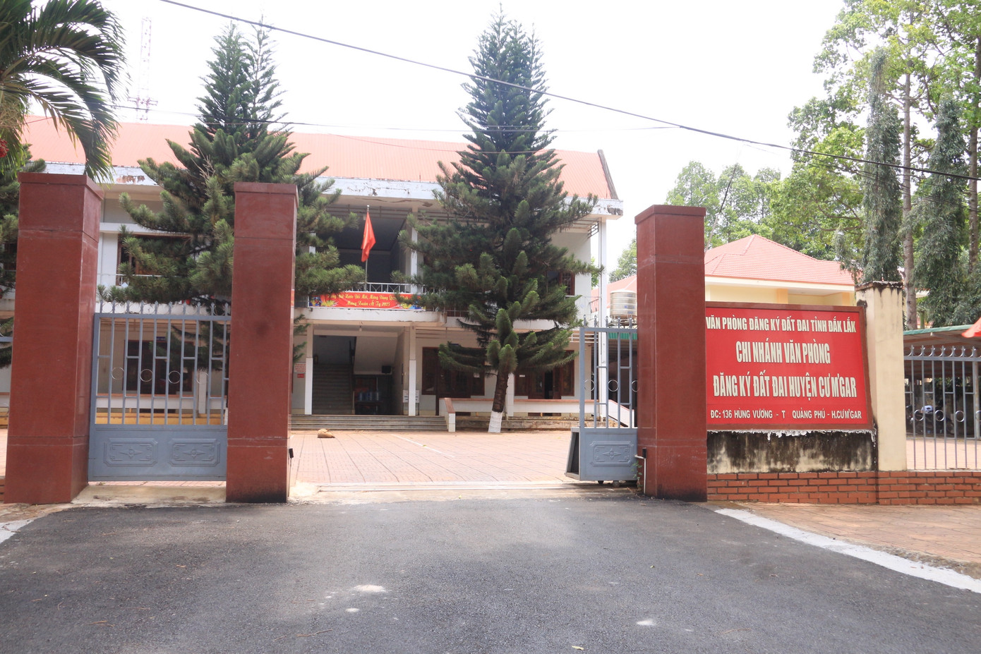 Trụ sở làm việc Chi nhánh Văn phòng đăng kí đất đai huyện Cư M’gar Trụ sở làm việc Chi nhánh Văn phòng đăng kí đất đai huyện Cư M’gar